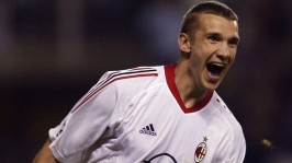 8 Shevchenko esulta per la vittoria Milan Juve 2003
